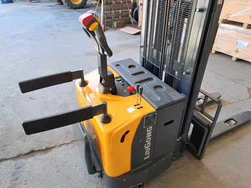 Apilador Electrico Liugong 2000kg 5.5m
