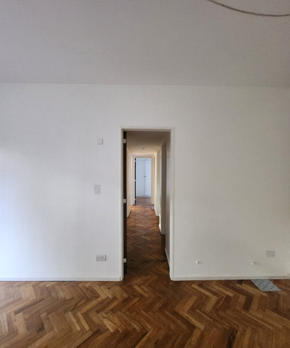 Departamento 3 Hab. Luminoso Con Balcon, 3er Piso Por Escalera