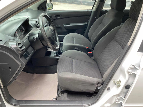 Imagen 11 de 15 de Chevrolet Aveo 2014 1.6 Ls L4 Man Mt