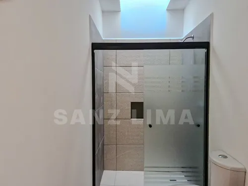 Puntarena Residencial: Casa Única Con Amplios Espacios Y Luz Natural.