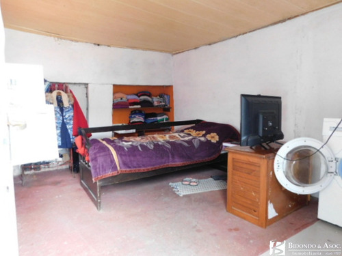 Imagen 10 de 13 de Casa En Padrón Único Con Entrada Para Varios Vehículos