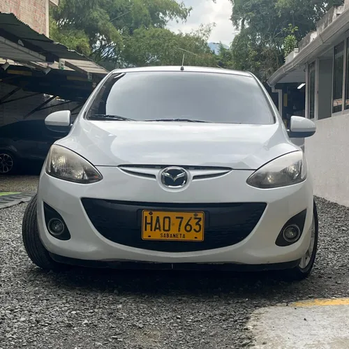 Mazda 2 Hb At 1.5cc 2015