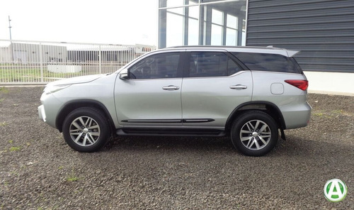 Toyota Hilux Sw4 Srx 4x4 At 7 Asientos/cuero