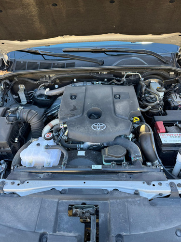 Vendo Toyota Hilux Sr 4x4 2023