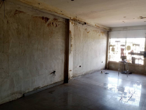 Imagen 5 de 16 de Casa Comercial En Toda La Av. C2 Frente A La Iglesia San Tarciso Vanessa Suarez