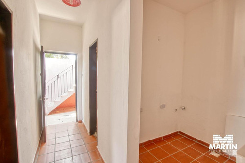 Imagen 28 de 30 de Depósito Y Casa De 3 Ambientes Con Patio Terraza Y Cochera Varios Autos