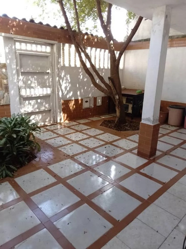 Gm - Se Vende Casa En Charallave De 5 Habitaciones, 3 Baños Y 3 Puestos De Estacionamiento En Urbanización Cerrada Con Vigilancia Privada