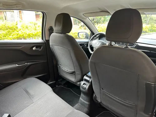 Peugeot 301 1,6 Allure Automático