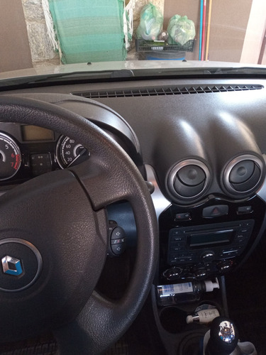 Imagem 5 de 9 de Renault Sandero 2012 1.0 16v Expression Hi-flex 5p