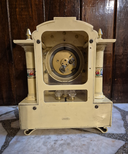 Reloj Antiguo A Cuerda Con Caja De Musica. Amarillo (Usado)
