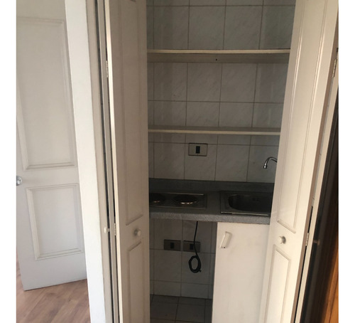 Se Vende Oficina Amplia Asolada En Calle Cochrane Valpo