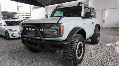 Ford Bronco Bronco Badlands 2.3 L4