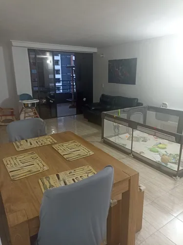 Vendo Apartamento Ubicado En La Parte Baja De La Loma De Los Bernal.