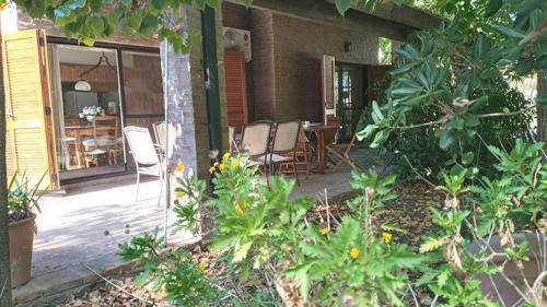 C.c. Los Cardales 4 Dorm. (2 Suits)250 M² Cub. Sobre 1 Lote, A Mts D La Entrada.