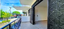 Comprar Impecable, Con Balcón, Muy Ventilado.  Frente Al Parque Del Carmen.