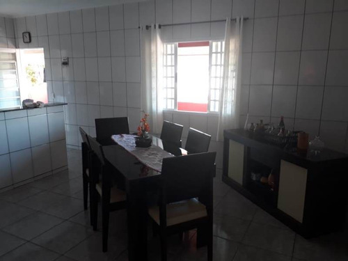 Casa Alto Padrão Em Baependi Sul De Minas , Casa Com 3 Quartos , 02 Suítes , Todo Murado , No Centro Da Cidade, Vaga 06 Veículos. - 949