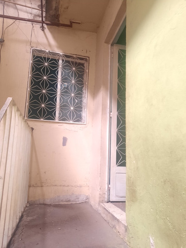 Casa Em Madureira Com Comércio Embaixo Com Banheiro E Casa