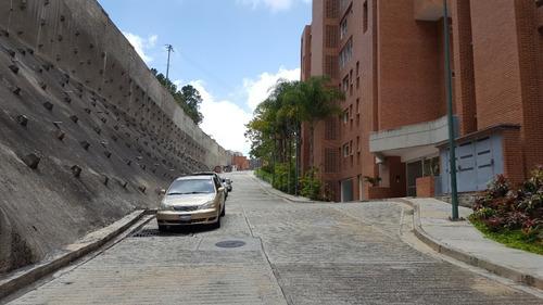 Alto Hatillo Imponente 180mts Financiamiento 50% En Dos Años Sin Intereses Linda Vista Edificio Nuevo Pozo De Agua Calle Privada Vigilancia 2habitaciones /3baños 2 Puestos En Sótano Maletero