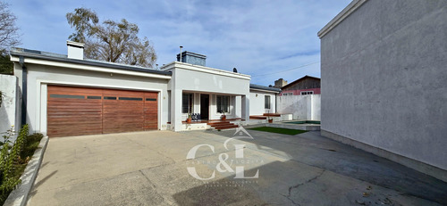 Venta Casa De 2 Dormitorios Con Piscina En Miguel Muñoz