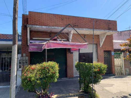 Local Con Vivienda En Venta En Wilde