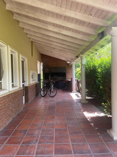 Casa En Venta En Country Los Puentes, Lujan
