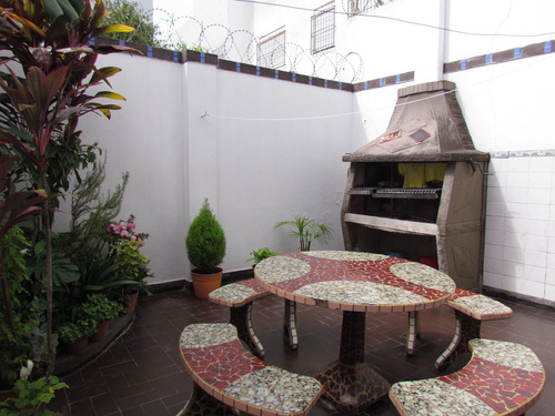 Imagen 7 de 30 de Venta Moron Centro Duplex 5 Amb Patio Y Parrilla