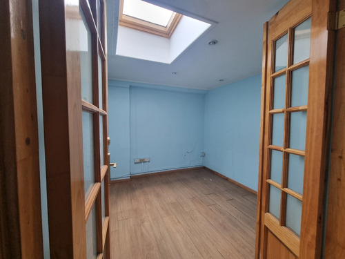Casa En Excelente Ubicación, Apta Para Oficina Con Trifásica