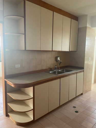 Imagen 7 de 19 de Se Vende Apto 145m2 3h+s/2.5b+s/2p Los Dos Caminos 5769