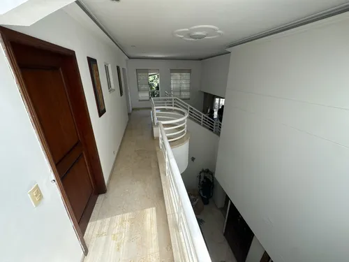 Imponente Casa Revestida En Marmol En El Ingenio