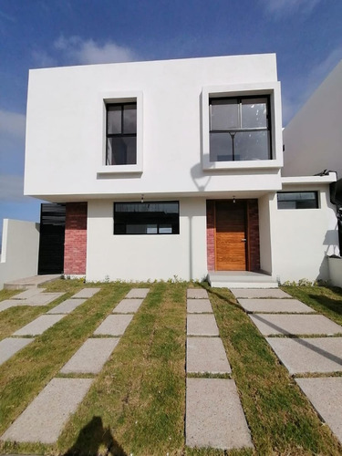 Imagen 1 de 7 de Se Vende Casa En Zibata, Hermosa Residencia, Con Doble Altur