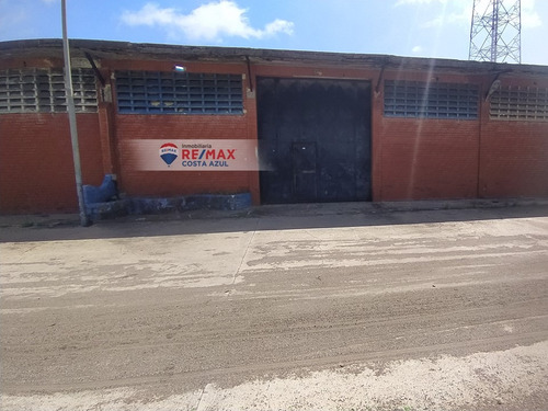 En Alquiler Amplio Galpon Comercial Con Ubicación Estrategica A Orilla Carretera Moron -coro.