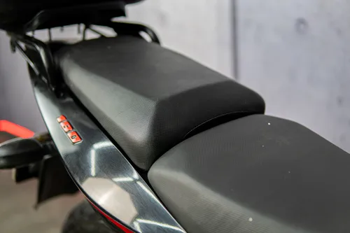 Bajaj Pulsar 180 Fi Neon 2022