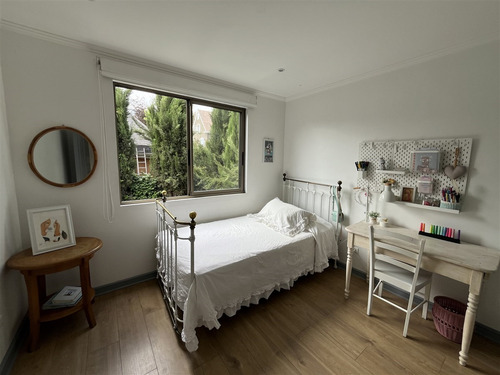 Casa En Arriendo De 5 Dorm. En Lo Barnechea