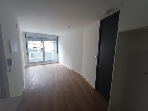 Apartamento En Alquiler De 1 Dormitorio En Tres Cruces