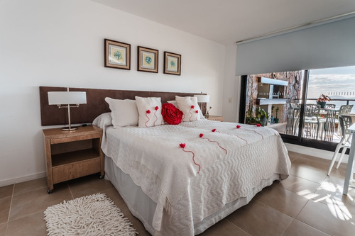 Imagen 6 de 14 de Apartamento De Categoría En Punta Del Este, Frente Al Mar, Con Las Increíbles Vistas Que Ofrece Punta Ballena. Impecable !!