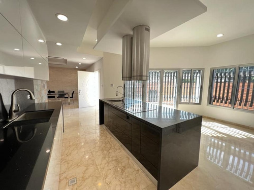 Imagen 2 de 17 de Belkliag Vende Amplia Casa De Lujo, Calle Cerrada En Trigal Valencia