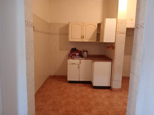 De 2 Pisos, 4 Dormitorios En Población Ccu Limache