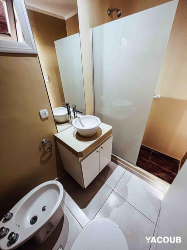 Departamento En Venta - 2 Dormitorios, 1 Baño, Cochera - 105mts2 - City Bell
