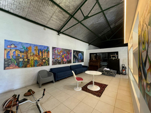 Casa En Venta - 8 Dormitorios 4 Baños - La Lonja