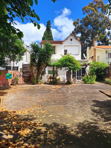Vendo Casona De Época 4 Dorm,2 Cocinas,3 Baños 2 Plantas. Sobre Avenida Lezica Gran Padrón De 1.100 M2, Barrio Colon