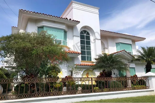 Se Vende Residencia En Lomas De Cocoyoc, Morelos