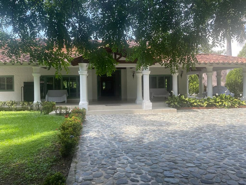 Hermosa Casa Campestre En La Zona Más Exclusiva De Unos De Los Pueblos Más Bellos De Colombia