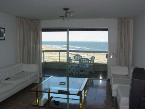 Apartamento En Venta De 3 Dormitorios En Playa Mansa (ref: Lij-1162)