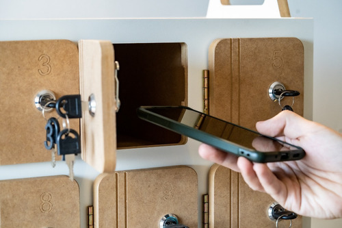 Mueble Locker Guarda Celulares! Diseño Exclusivo Natural Y Blanco