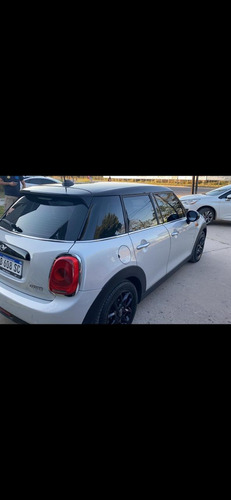 Imagen 8 de 10 de Mini Cooper 2017 1.5 F55 Pepper 136cv