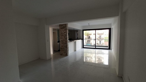 En Venta Semipiso Al Frente De 3 Amb. C/coch. Lanus O. Centro. Iberlucea Iii. Sum Y Piscina