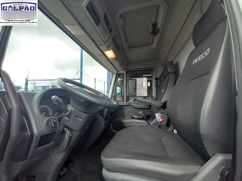 Imagem 9 de 15 de Iveco 9-190 Tector (2020) Baú Carga Seca