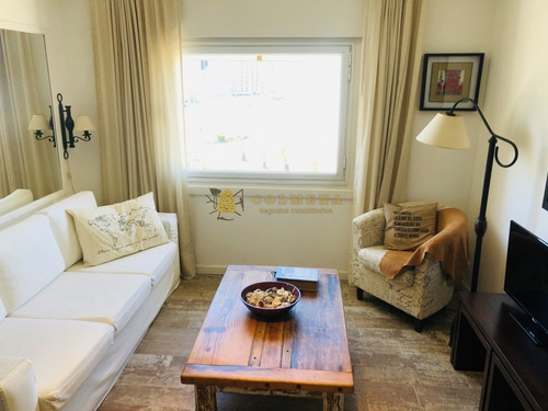 Apartamento En Alquiler En La Peninsula, De 2 Dormitorios, 2 Baños, Cocina Integrada, Living-comedor.-ref:2273