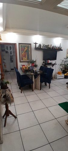 Apartamento Com 2 Quartos +dp E Garagem Fechada.