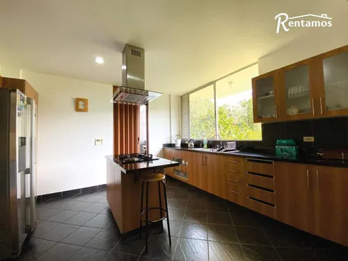 Casa En Arriendo En Loma Del Escobero. Cod A11426